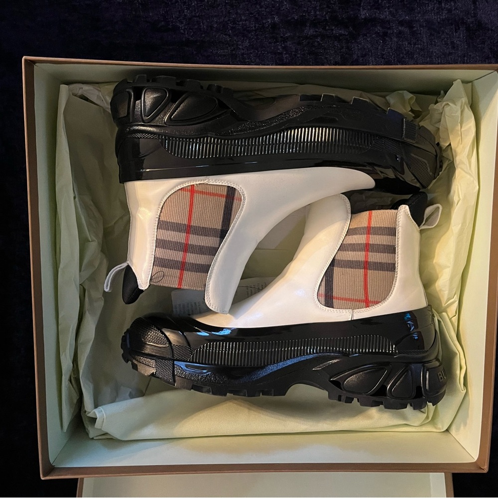 Burberry Himing Boots size 41 European and U.S. size 8